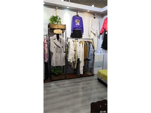 赛罕区长乐宫盈利中女装店转让