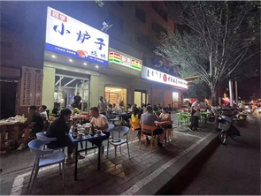 赛罕区东影南路嬉水广场附近好位置烧烤店转让
