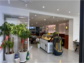新城区东河御府商业街餐厅转让（看店勿扰员工）