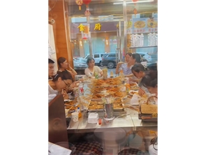 新城区维多利国际后巷煮串，炸串店转让